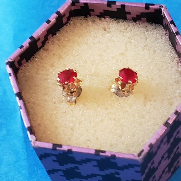 Ruby Earrings man made - Picture 3 of 3